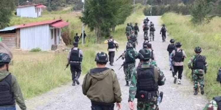 TNI - Polri Baku Tembak dengan KKB di Kiwirok Papua, Satu Tentara Terluka