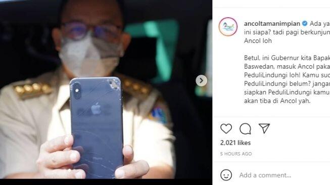 Anies Baswedan Jajal Aplikasi Masuk Ancol, Warganet Ramai Soroti HP nya yang Retak