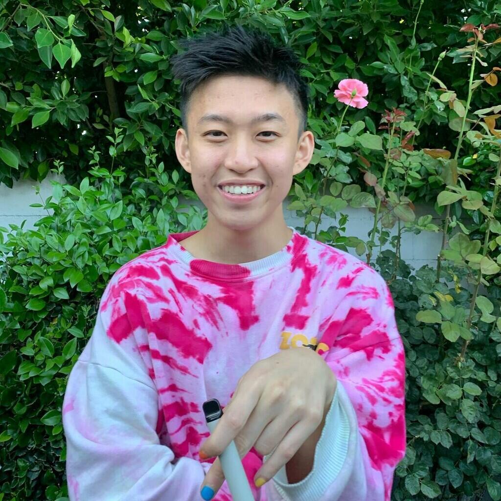 Pakai Piyama Hello Kitty, Tingkah Rich Brian Jadi Sorotan