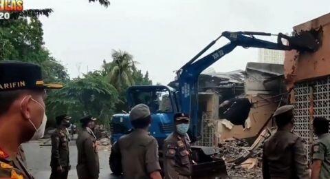 Satpol PP DKI Gusur 21 Bangunan Warga di Danau Sunter