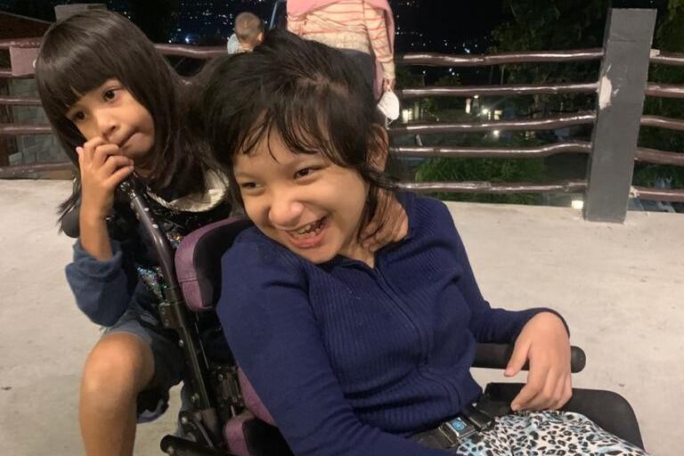 Kaum Ibu di Indonesia: Demi Obat Anak-anak Kami, Tolong Legalkan Ganja