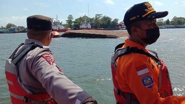 Kapal Penyeberangan Cilacap-Nusakambangan Tenggelam!