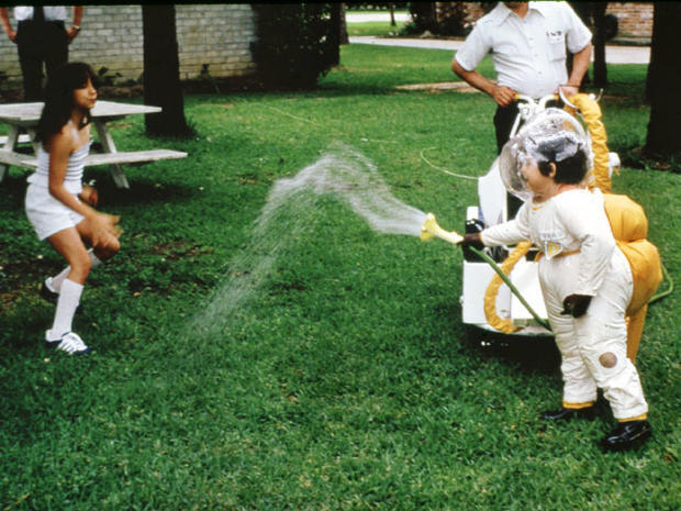 David Bubble Boy. Bocah yang Harus Hidup Dalam Gelembung Plastik Steril Seumur Hidup