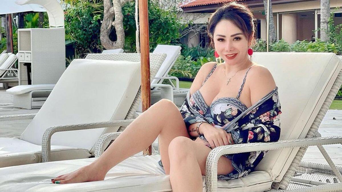 Bugar dan Seksi, Femmy Permatasari Pamerkan Tubuhnya di Akun Instagram