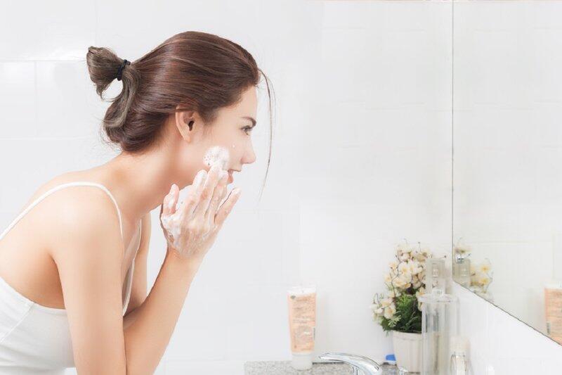 Buat Kulit Berminyak, Inilah Skincare Routine Terbaik Buat Kulit Kamu!