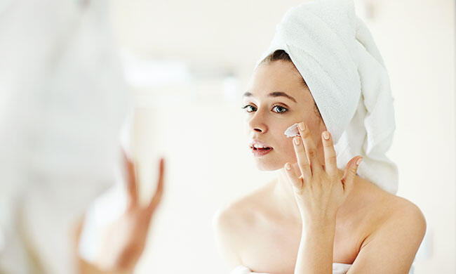 Buat Kulit Berminyak, Inilah Skincare Routine Terbaik Buat Kulit Kamu!