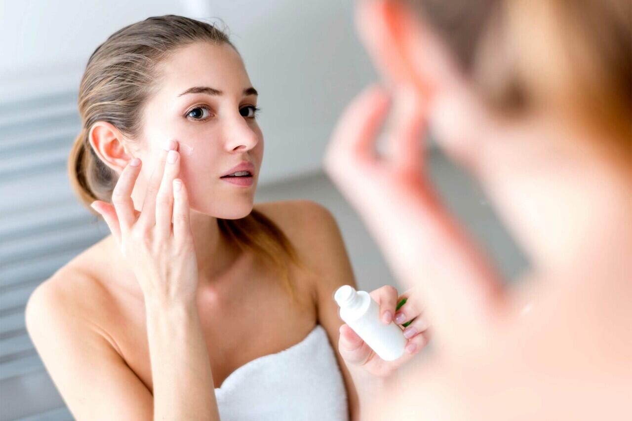 Buat Kulit Berminyak, Inilah Skincare Routine Terbaik Buat Kulit Kamu!