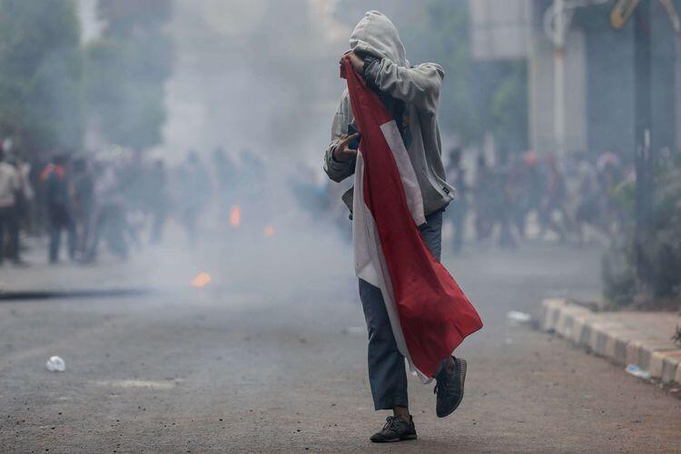 Demokrasi Dalam Ambang Krisi