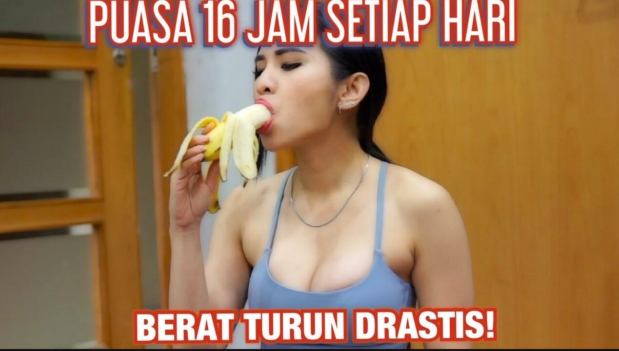 7 Potret Maria Vania Buka Baju Auto Bikin Tegang !!