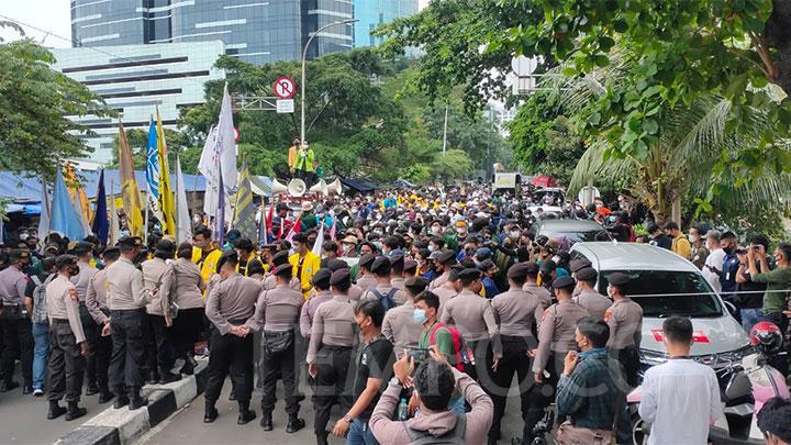 Kantor KPK Digeruduk Mahasiswa, Firli Bahuri Berada di Jambi