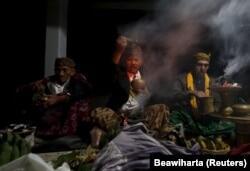 Mencari Kesetaraan Posisi Agama Minoritas di Indonesia