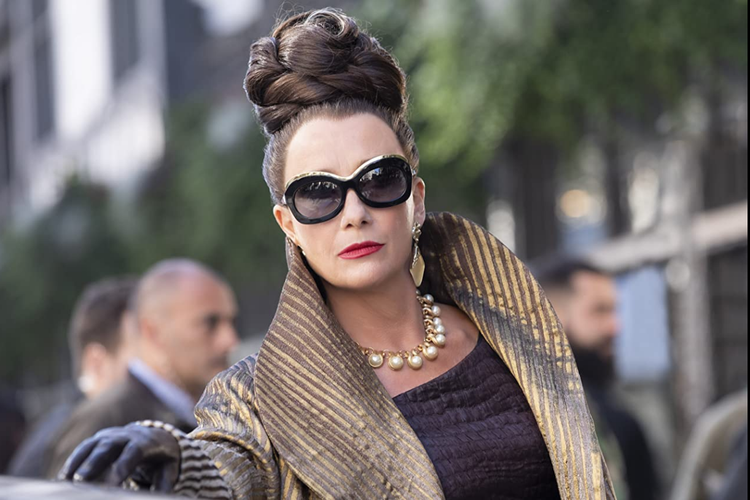 Balas Dendam Fashion Designer Anak Jalanan di Cruella (2021)