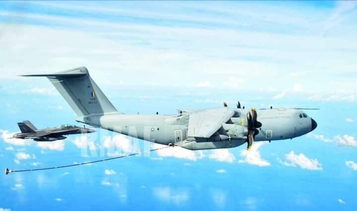 Pesawat Pengebom B-52 Terbang Formasi Bersama Jet Tempur TUDM Malaysia