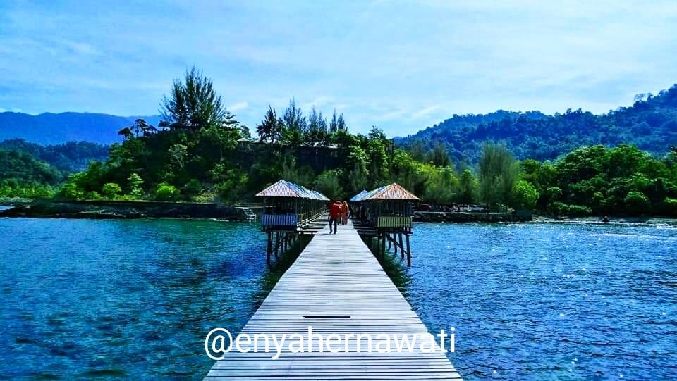 Menara Eiffel di Pantai Lhok Seudu, Aceh