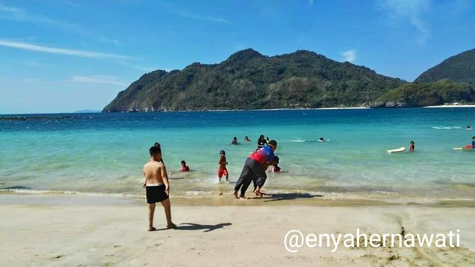 Menara Eiffel di Pantai Lhok Seudu, Aceh