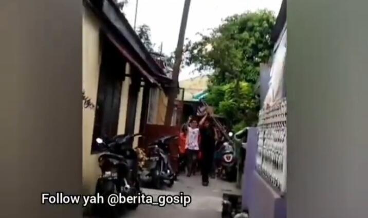 Maling Besi Diarak Keliling Kampung Diiringi Lagu Happy Birthday, Bisa Bikin Jera?