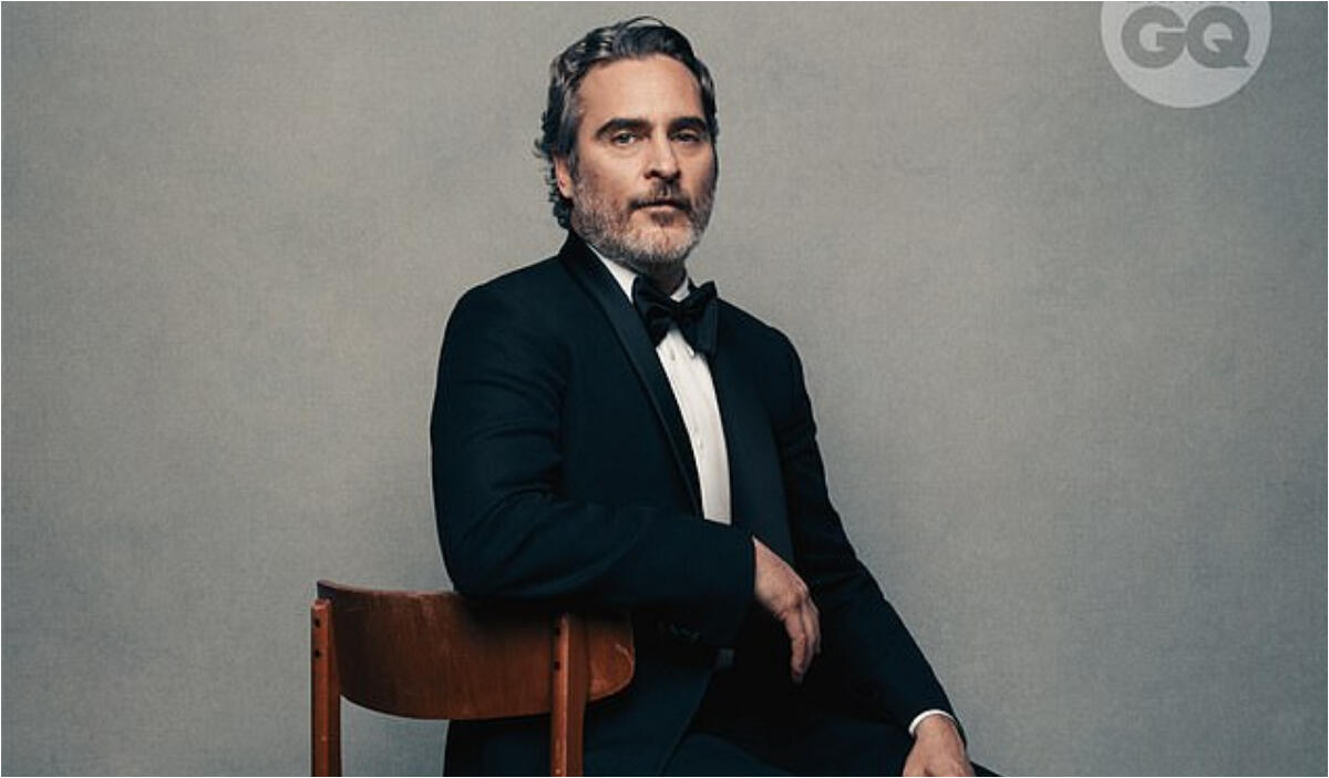 Tampil dengan Rambut Nyeleneh Setengah Gundul, Joaquin Phoenix Jadi Sorotan
