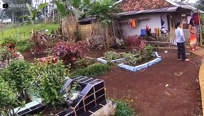 Kampung Dipenuhi Makam Sampai Halaman Rumah, Rata-Rata Tak Mau Minum Airnya