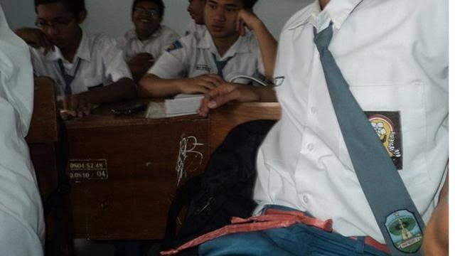 Tak Ada Ikat Pinggang, Tali pun Jadi