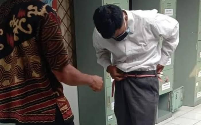 Tak Ada Ikat Pinggang, Tali pun Jadi