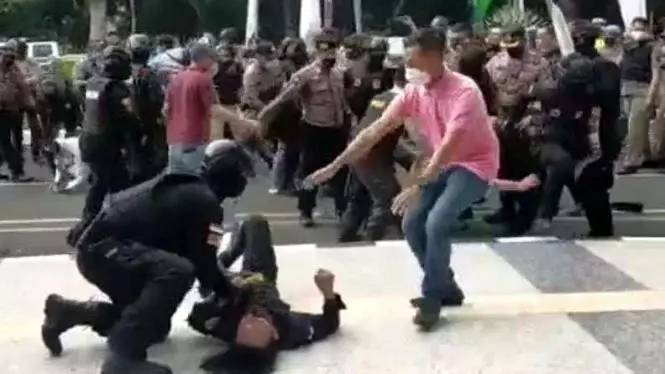 Demo HUT Kabupaten Tangerang Ricuh, Satu Mahasiswa Kejang-kejang