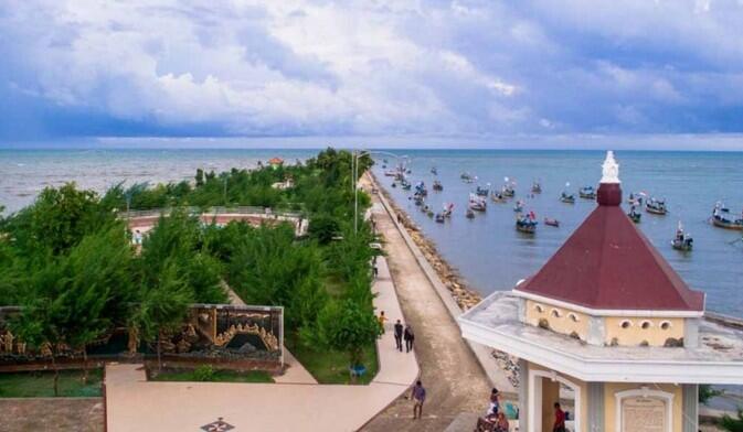 Belajar Sejarah Dan Menikmati Indahnya Pantai Boom Tuban