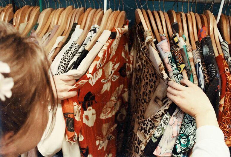 Tips Memilih Baju di THRIFT SHOP, Perhatikan Ini Sebelum Beli!!!