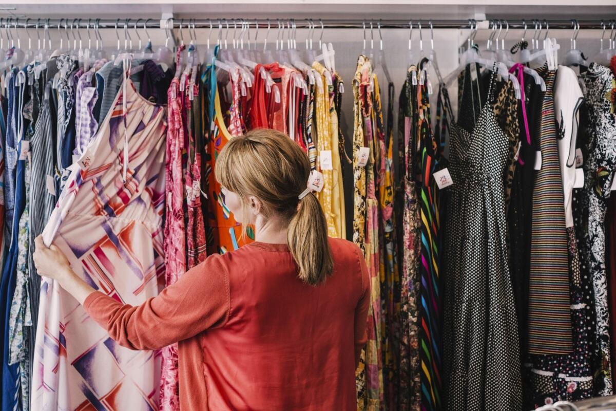 Tips Memilih Baju di THRIFT SHOP, Perhatikan Ini Sebelum Beli!!!