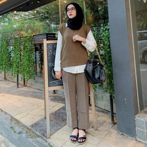 Kembali Ngantor, Inilah 6 Ide Outfit Kerja buat kamu yang Sudah WFO Lagi!