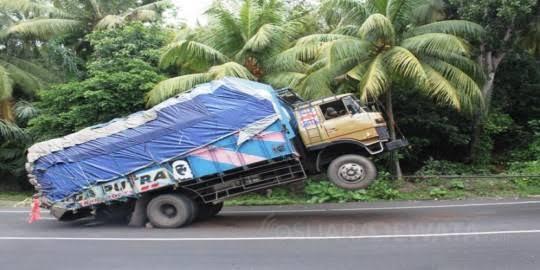 Ini Dia 3 Faktor Utama Mengapa Banyak Truk Gagal Menanjak