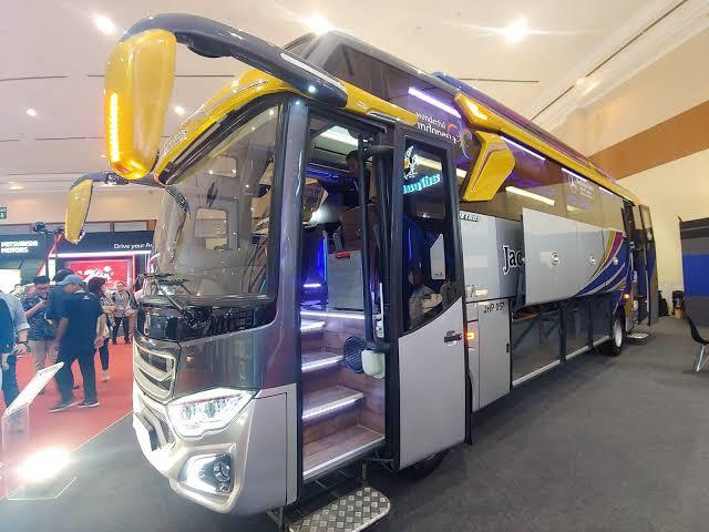 Tren Lampu DRL, Bukan Hanya Di Mobil, Di Bus Juga Ada!