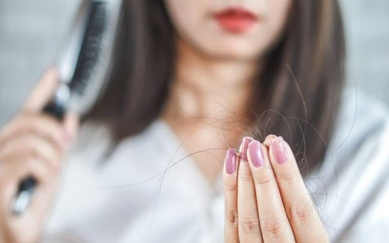Kerontokan Rambut 50&mdash;100 Helai Per Hari, Normalkah?