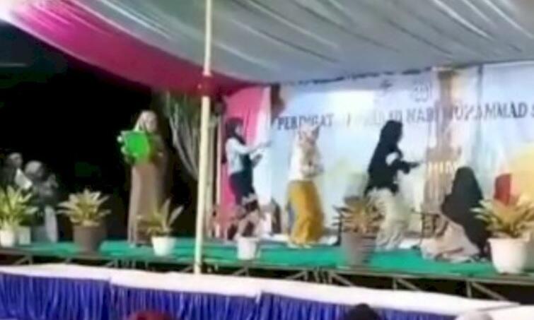 Astaga! Ukhti Ini Joget TikTok saat Acara Maulid Nabi, Netizen: Bikin Malu