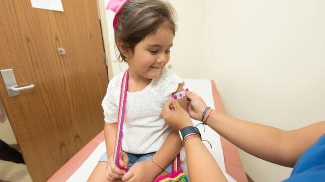 Panduan Agar Imunisasi Dasar Anak Tetap Lengkap di Masa Pandemi