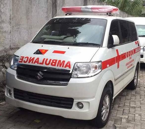 Kok Tulisan &quot;Ambulance&quot; Pada Bagian Depan Ambulans Terbalik? Ini Alasannya!