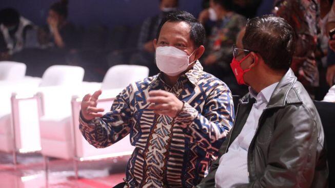 Naik Pesawat Wajib PCR, Jokowi Mania: Saya Tak Mengerti Jalan Pikiran Pak Tito