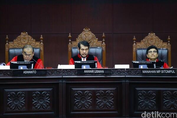 MK Nyatakan Jokowi Harus Umumkan Nasib Pandemi Paling Lambat Akhir Tahun