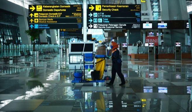 Cleaning Service Bandara Soetta , Temukan Cek Rp 35,9 M Milik Penumpang