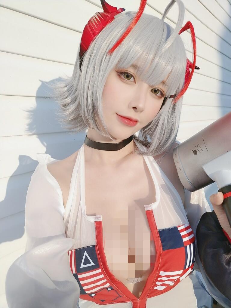 Satu Lagi Karya Cosplay yang Bakal Membuatmu Meleleh, Karakter W dari Arknights