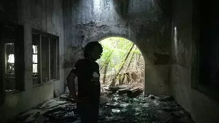 RUANG RAHASIA DI BEKAS SEKOLAH JAMAN BELANDA