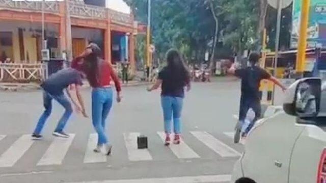 Alasan kenapa Pendidikan di Indonesia Cuma Melahirkan Anak-Anak Alay!