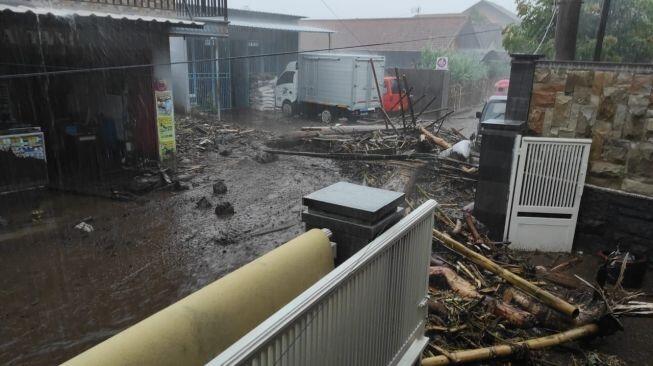 Banjir Bandang Kota Batu Menerjang 5 Titik Lokasi