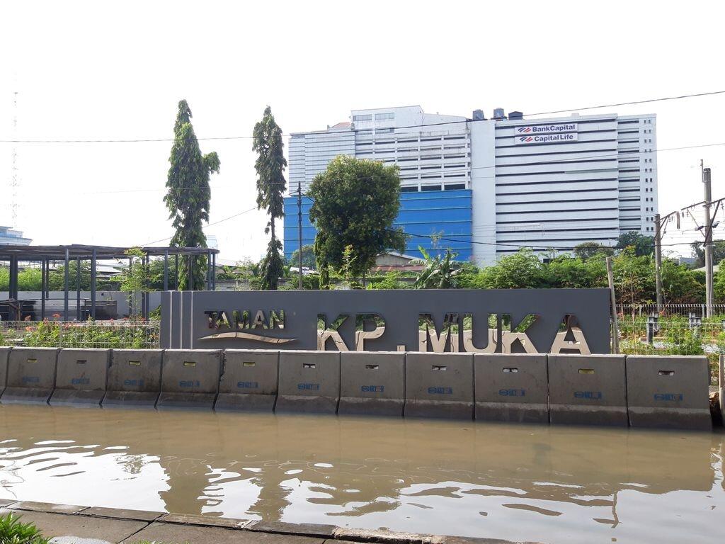 Sudah Tiga Hari Jalan RE Martadinata Digenangi Banjir Rob