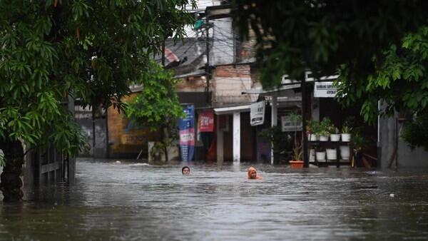 Jakarta Diguyur Hujan, Kawasan Pela Mampang Kebanjiran