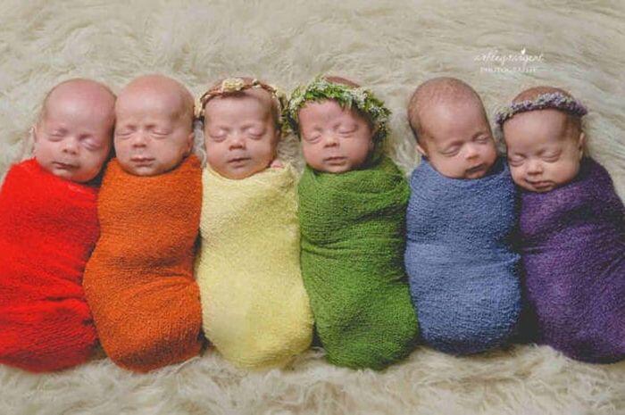 8 Kisah Kelahiran Bayi Kembar Terbanyak Di Dunia! Bisa Bikin Squad Bola Nih!