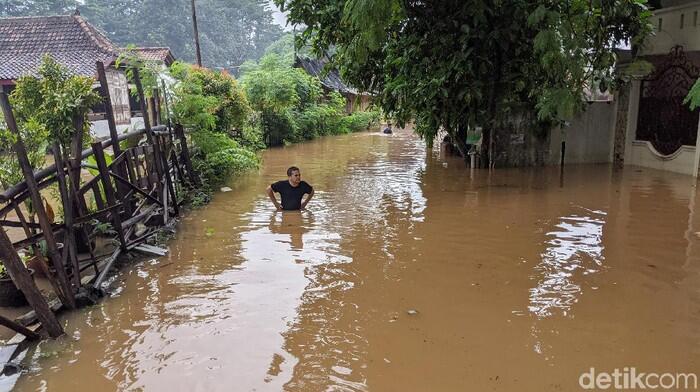 Pemkot Jakbar Nilai Penyebab Banjir di Kali Pesanggrahan Akibat Air Kiriman 