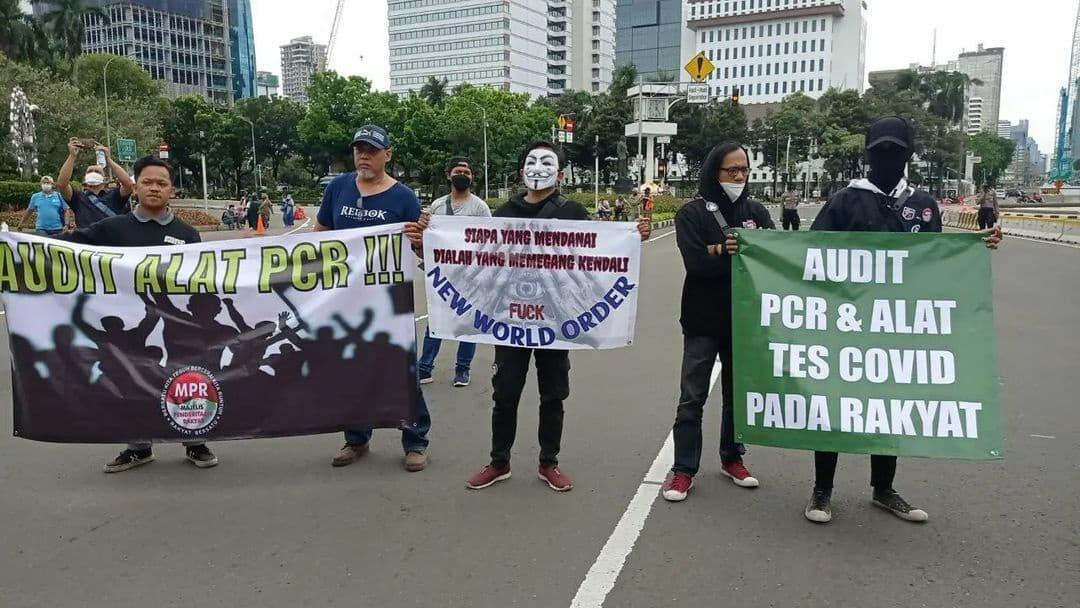 Aksi demo TOLAK MANDATORY 💉 dan AUDIT PCR di Patung Kuda siang ini