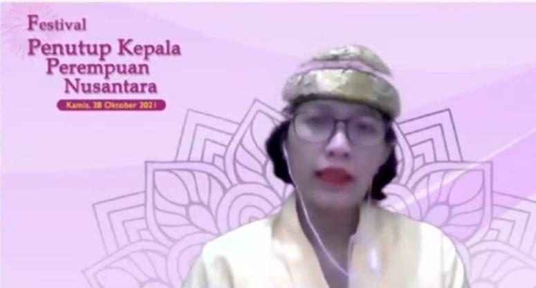 Bukan Sekadar Penutup Kepala