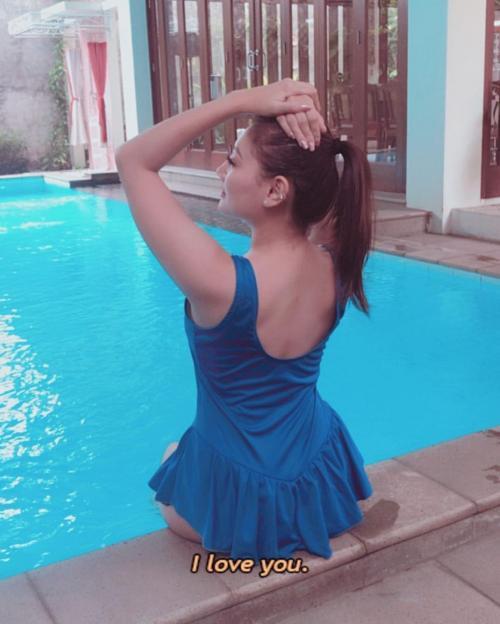 4 Potret Seksi Sassha Carissa Berbalut Bikini, Makin Hot!!!