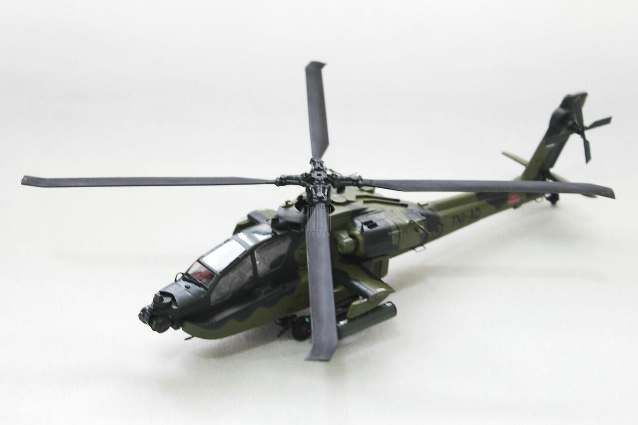 Model Kit Helikopter Serbu AH-64 Apache TNI-AD